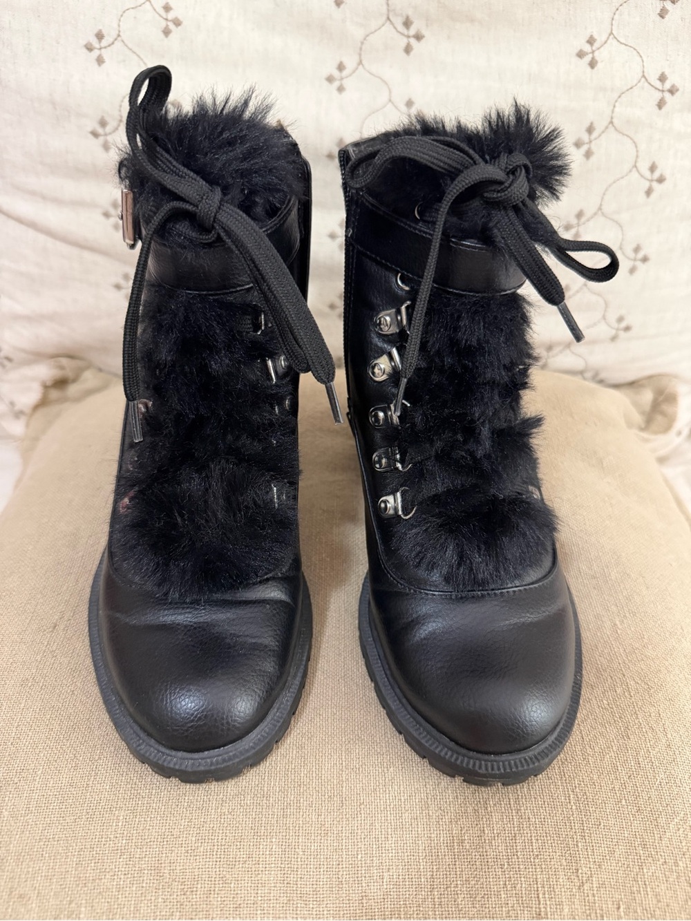 Nine West Great Condition Size 6 Black Faux-Fur Lace-Up Ankle Boots
